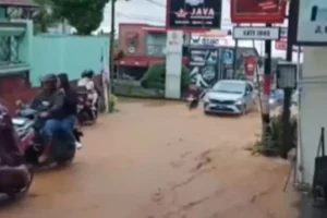 Banjir di Bandungan- Bupati Ngesti Tegas Tutup Proyek Tanpa Izin, Warga Dampak Banjir Harus Diperhatikan