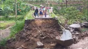 Banjir Bandang Rusak Jalan Penghubung di Desa Tajuk Semarang, BPBD dan DPU Lakukan Asesmen