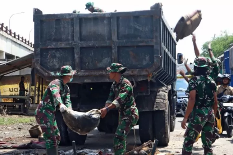 Banjir Demak: Tim Satgas Gabungan Bersihkan Desa dan Fasilitas Umum dalam Waktu Singkat