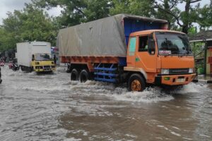 Banjir di Jalan Raya Demak-Kudus: Solusi dan Dampaknya