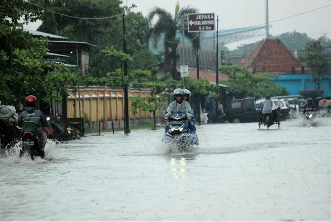 Hujan Deras Picu Longsor dan Kerusakan Jalan di Jepara